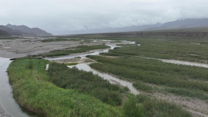 干旱地区的雨水丰沛季节河流青海德令哈