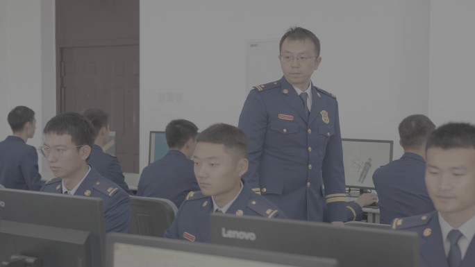 消防学院学生上课学习消防学校