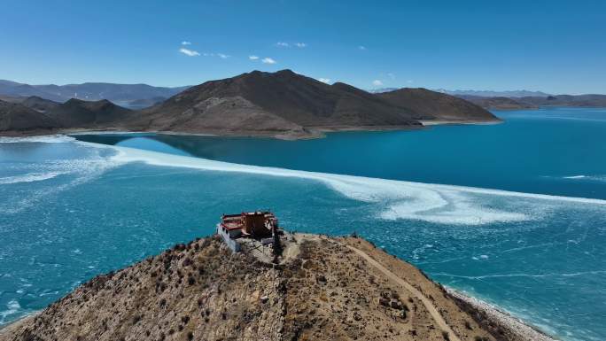航拍西藏山南最孤独的寺庙羊湖日托寺
