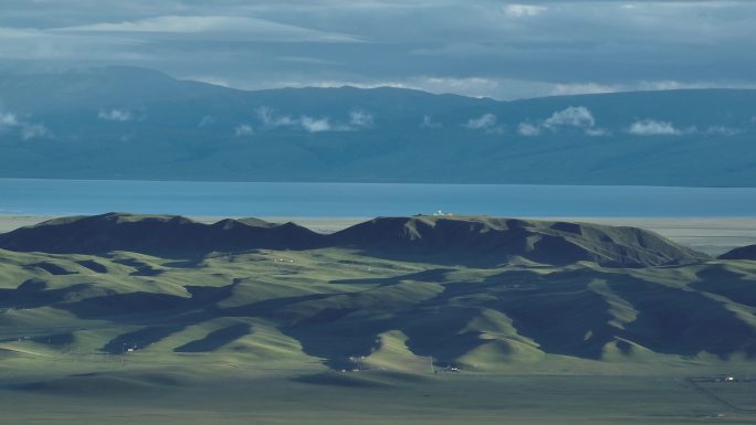 高山大草原牧区青海湖湖西环湖