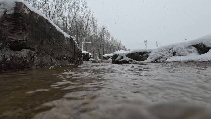 冬季下雪河水溪流高清素材