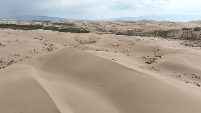 沙漠化治理生态复绿沙漠旅游公路青海湖