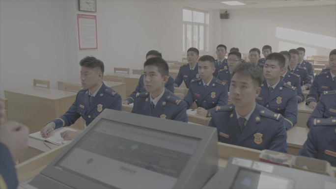 消防学院学生上课学习消防学校