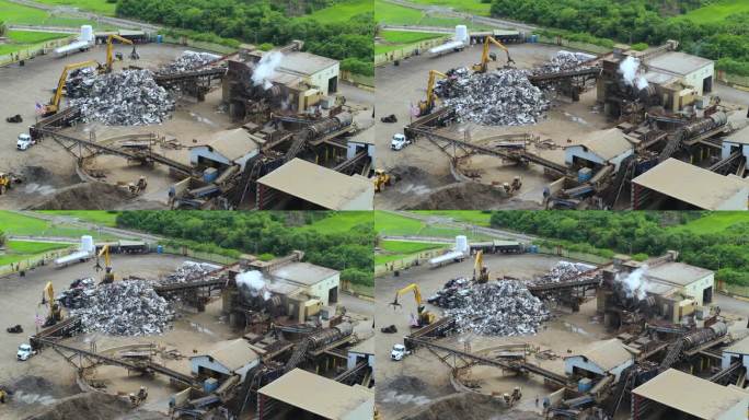 金属废料回收场，有一堆钢铁废料可供利用。在金属处理厂工作的工业爪式起重机。