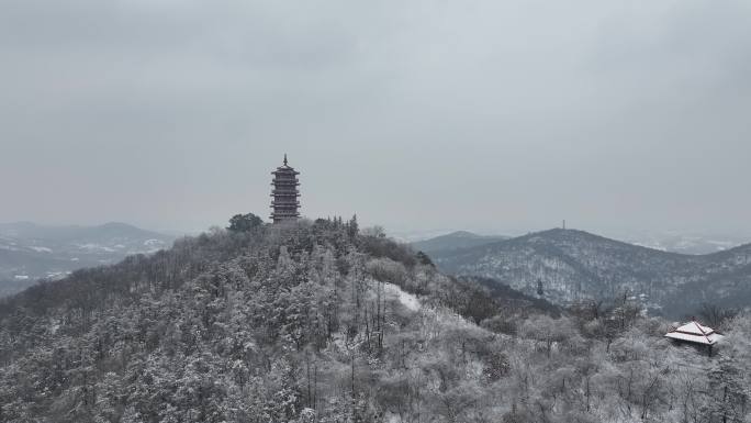 航拍襄阳古隆中风景区隆中山腾龙阁冬天雪景