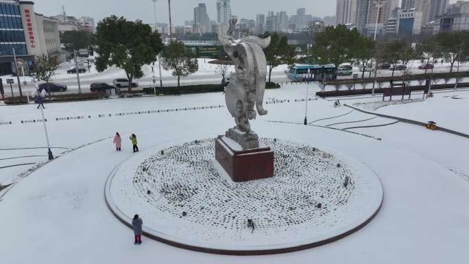 荆州古城2024年第一场雪城市雪景航拍1