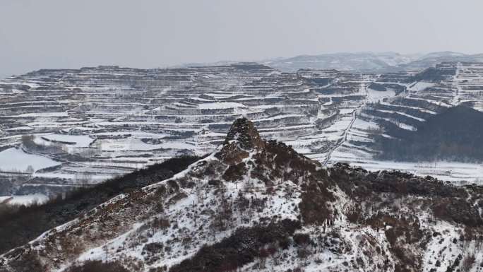 航拍青海西宁大通明长城雪景烽火台