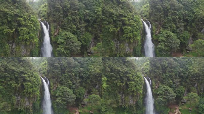 Berastagi屋顶上的Sikulikap瀑布。Sibolangit瀑布。空中撤回反向无人机射击。