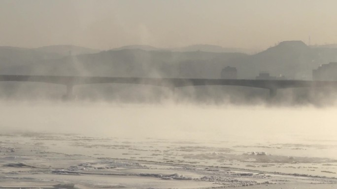 黄河陕西府谷段现“水煮黄河”奇观