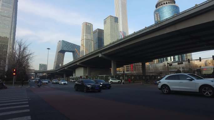 北京过节行人车辆稀少外卖小哥空旷街道冷清