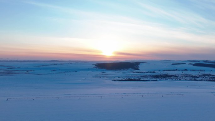 白雪覆盖的田野夕阳晚霞延时