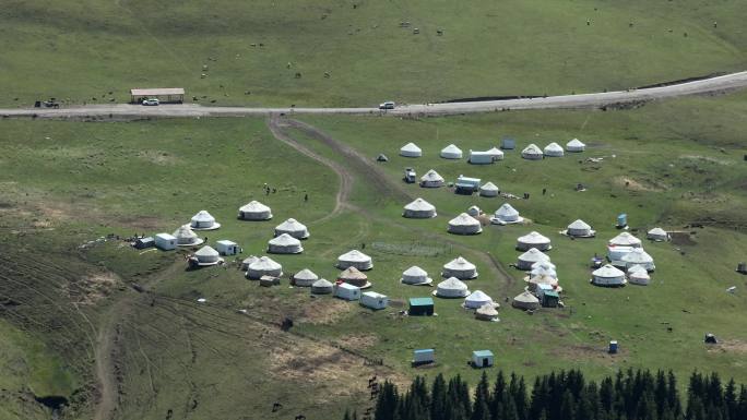 精美的新疆牧民帐篷聚集区