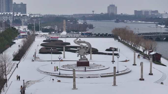 荆州古城金凤广场金凤凰地标雪景航拍