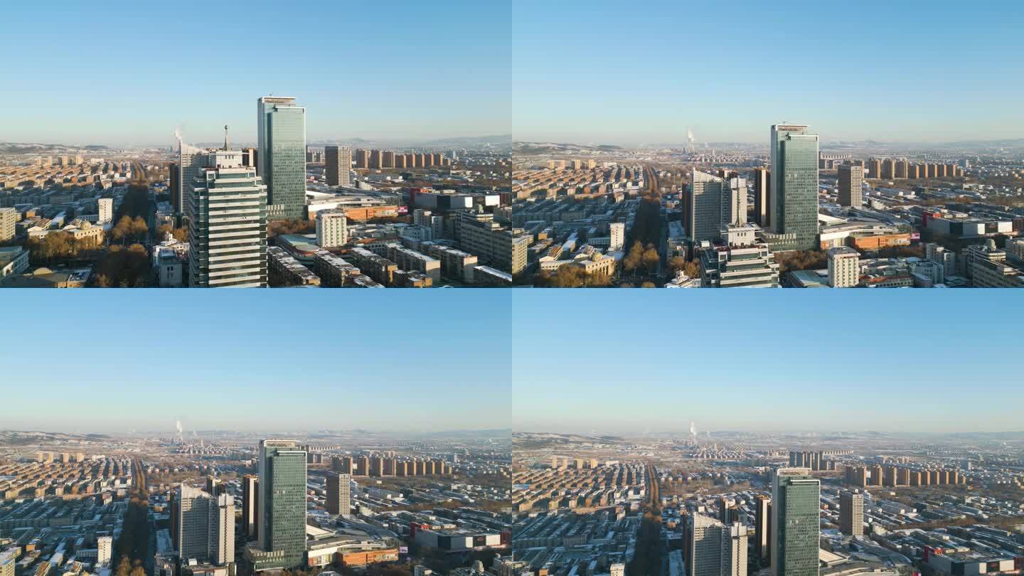 在阳光明媚的日子里，中国山东省淄博市上升的空中。展示华美达和喜来登酒店，背景中可以看到发电厂。