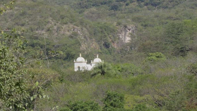 在洪都拉斯南部的El Paraíso, Soledad市，西班牙殖民时期建筑的老天主教堂的正面。