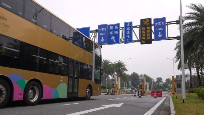 港珠澳大桥珠海公路口岸 车辆过边检 海关