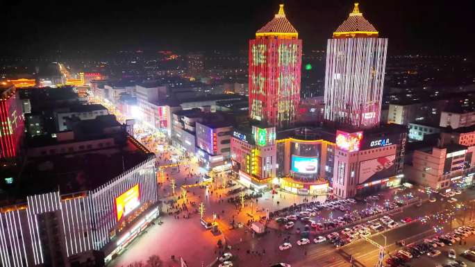 航拍延时+实景 夜间城市街道的车流和人群