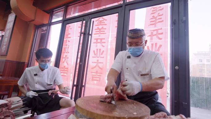 回民 切羊肉  串大羊肉 烧烤店  准备