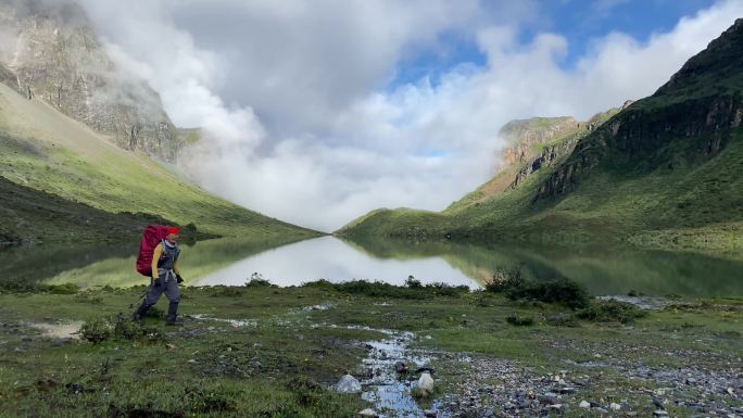 背包客川西稻城亚丁徒步邂逅无敌美景