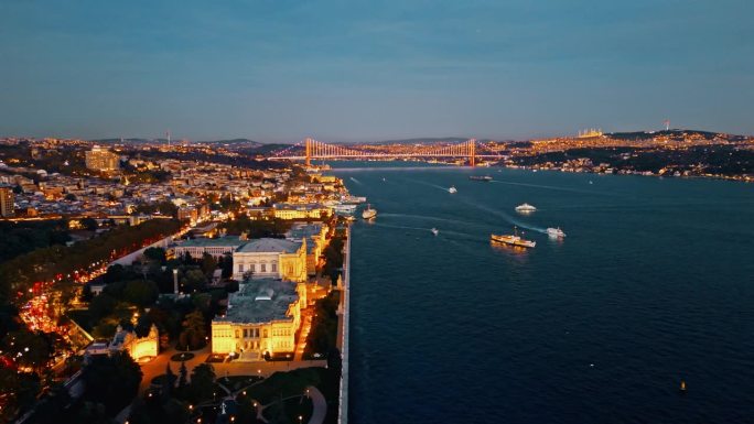 黄昏时分的航拍博斯普鲁斯海峡:从上方沿着海岸线探索伊斯坦布尔隐藏的宝石