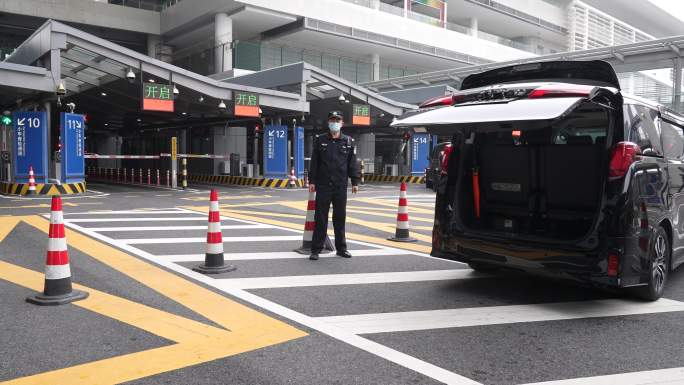 港珠澳大桥珠海公路口岸 车辆过边检 海关