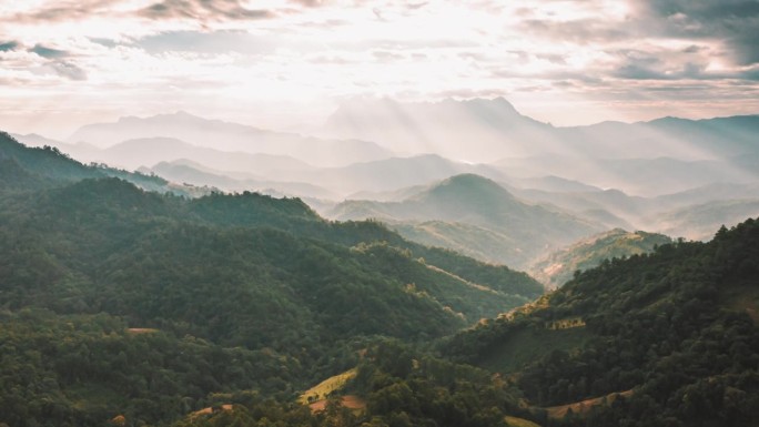 山景之上的云景山上云海山水云天之上