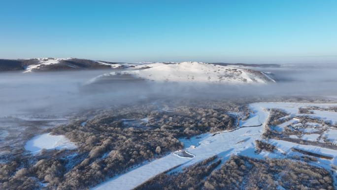 大兴安岭冬季湿地雪景寒雾