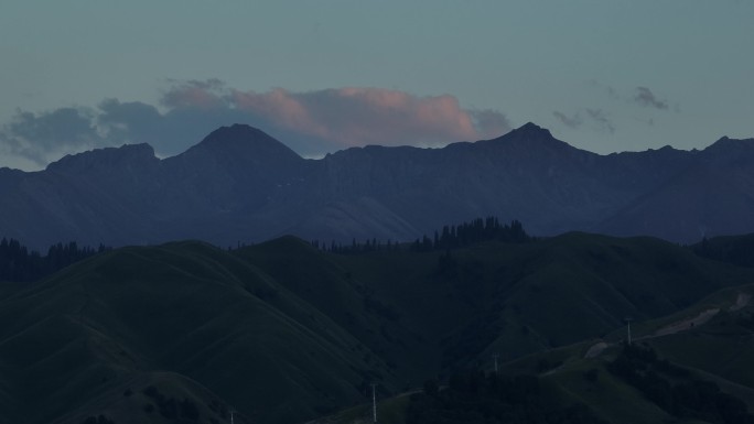 山脉河流森林的蓝调入夜