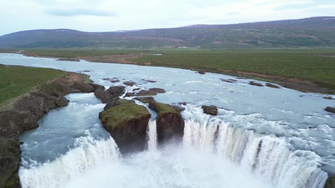 冰岛Skjalfandafljot河上的Godafoss瀑布鸟瞰图