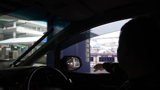 港珠澳大桥珠海公路口岸 车辆过边检 海关