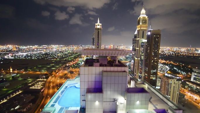 2016年12月12日，阿联酋迪拜:航拍迪拜市中心的摩天大楼