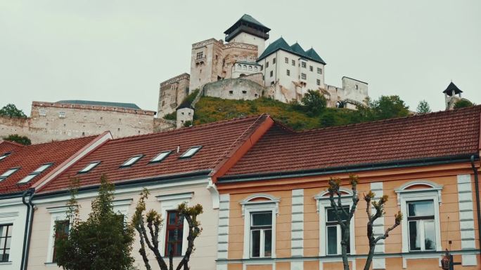 斯洛伐克特伦钦古城和城堡的景色