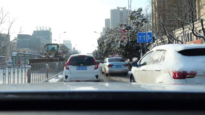 路面湿滑 路面积雪 马路积雪 冬天下雪