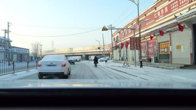 全国降温 大范围降雪 冬天燃油车 行驶