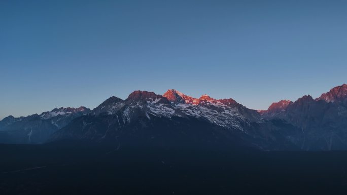 【航拍】云南丽江玉龙雪山日照金山四段