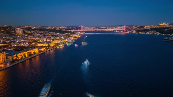 空中黄昏奇迹:伊斯坦布尔沿海宝石的超延时与动态模糊，7月15日烈士桥背景和航海舞蹈