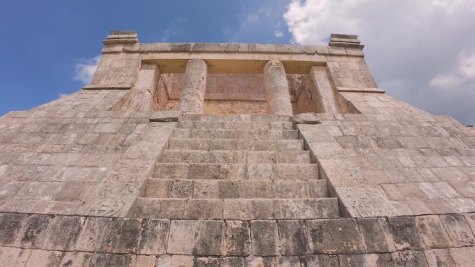 墨西哥奇琴伊察考古遗址的大胡子神庙上升画面