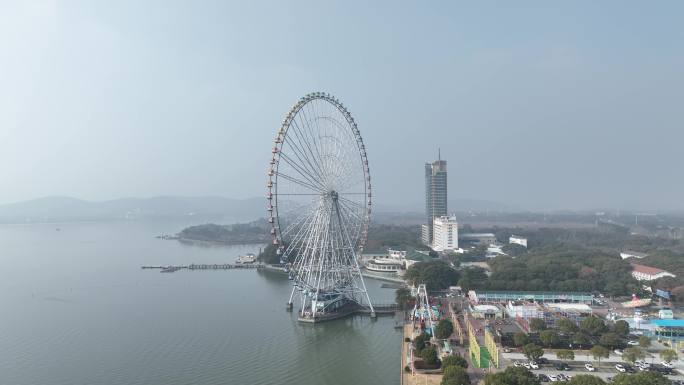 摩天轮雾霾太湖边长堤环境污染