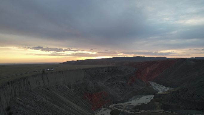 航拍新疆安集海大峡谷