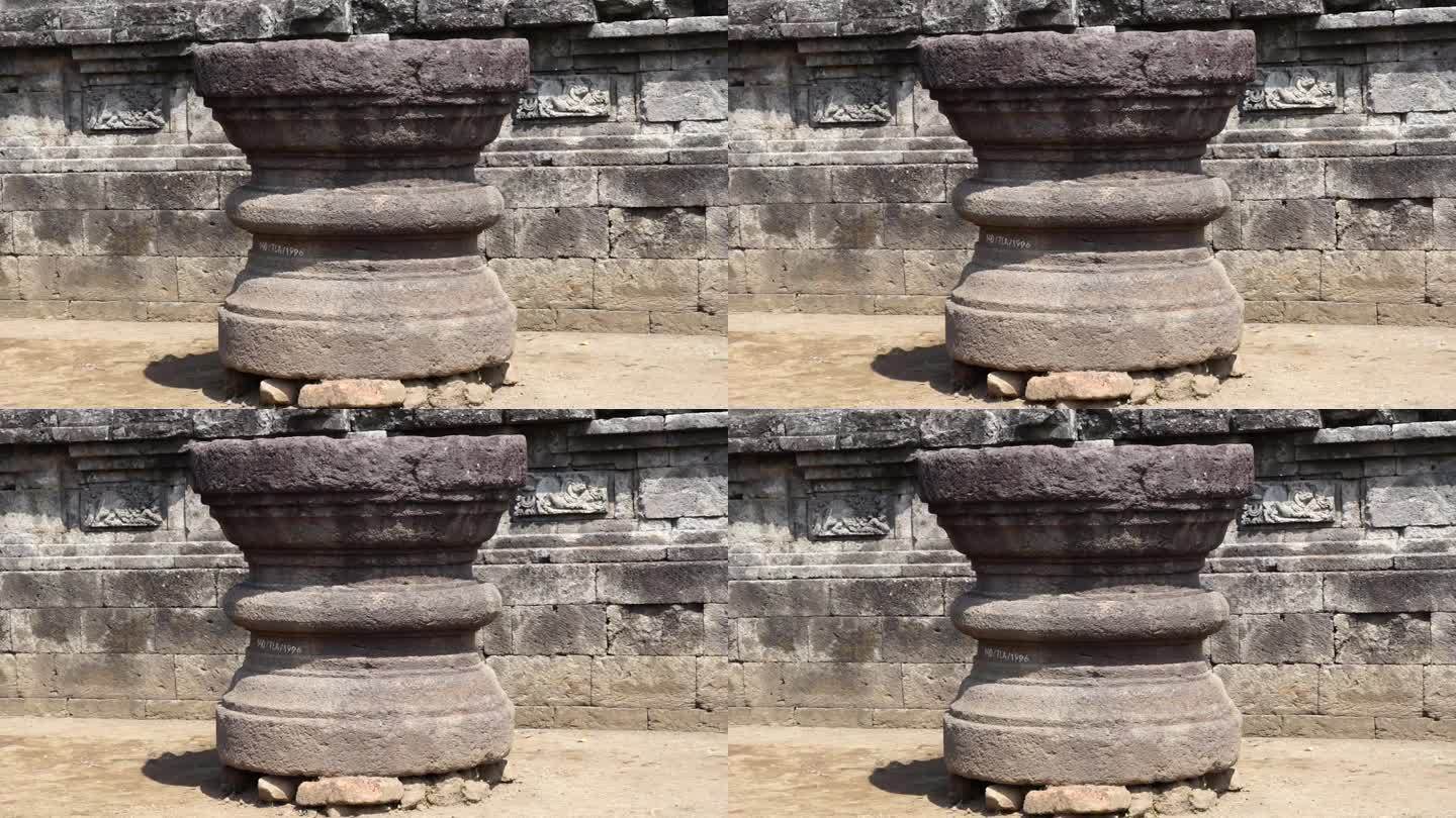 古石碑上的桑格拉罕寺或苍浦寺。这座寺庙最初是存放玛雅帕希国王亲属骨灰的地方。