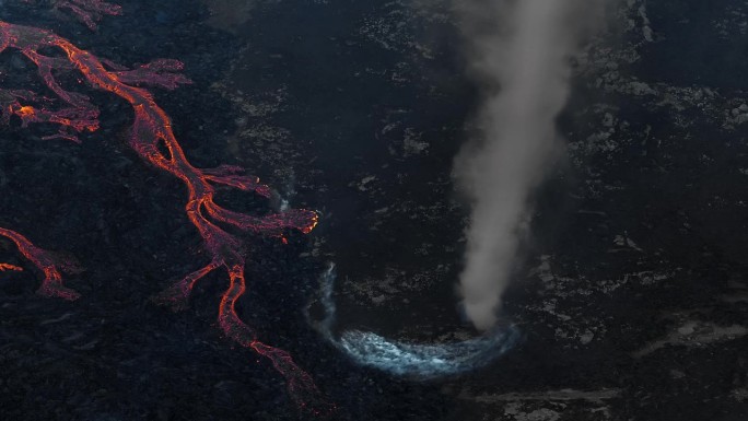 靠近活火山的地区，热熔岩，火山碎屑流，火山泥流，鸟瞰图