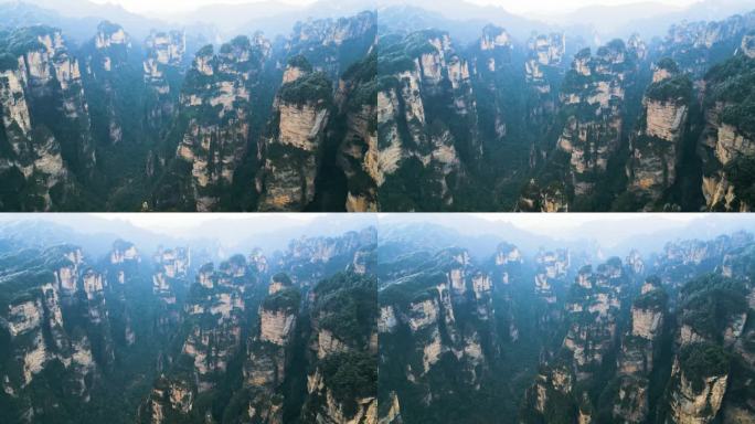 航拍张家界国家公园内雾蒙蒙的石柱。阿凡达哈利路亚山，中国