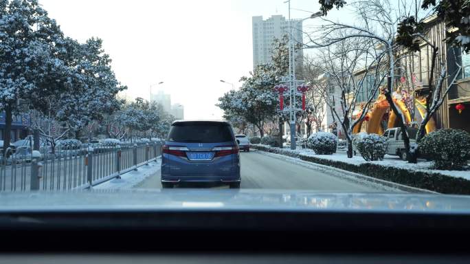雪天行车 安全驾驶 降温 冬天下雪