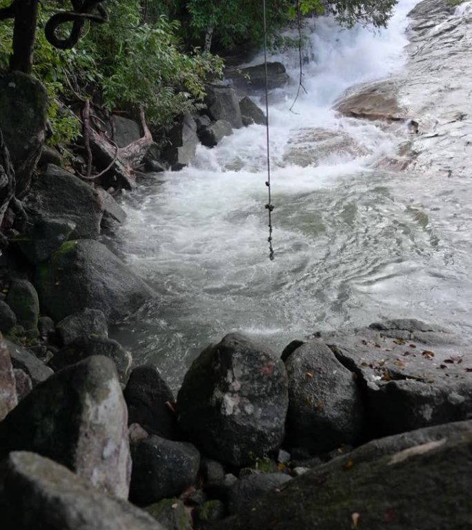 泰国phatthalung瀑布在雨季洪水过后