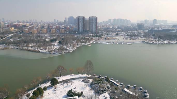 山东枣庄东湖公园冬季雪景航拍片段006