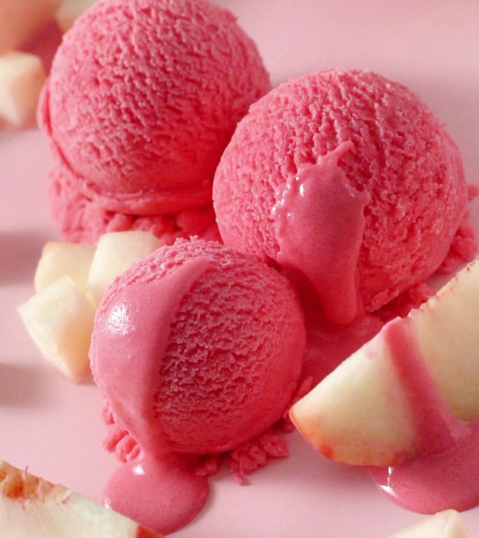 水蜜桃味冰淇淋球广告