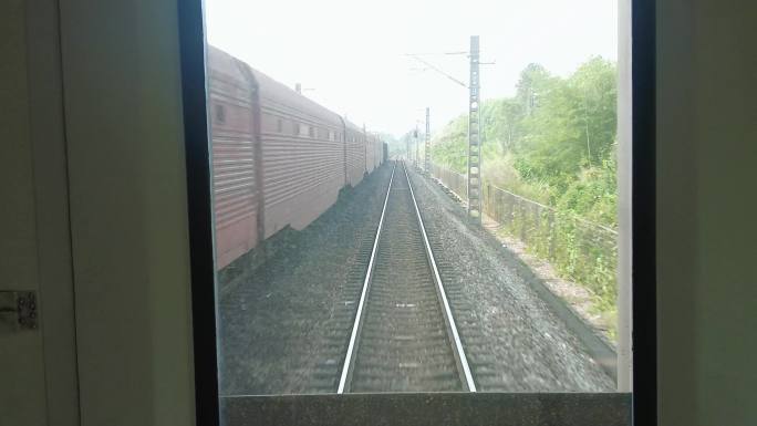 火车第一视角火车尾行驶实拍