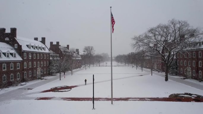 特拉华大学雪天无人机纽瓦克拜登天桥树篱校园