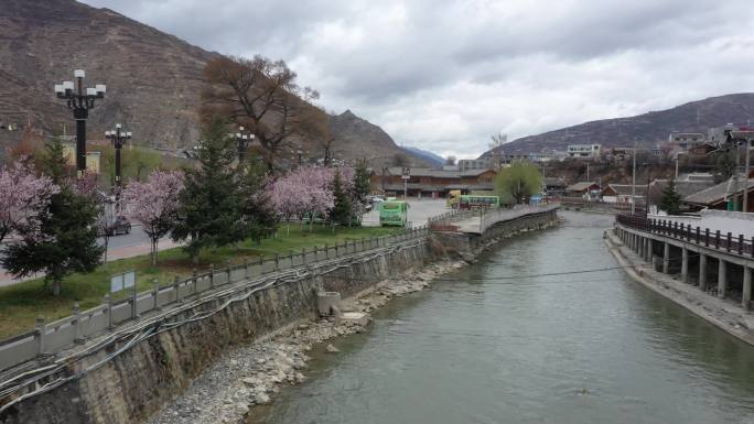 四川省松潘县古城春天原始素材