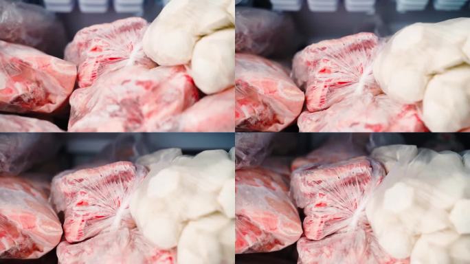 冰箱里装着透明袋子的冻肉，特写